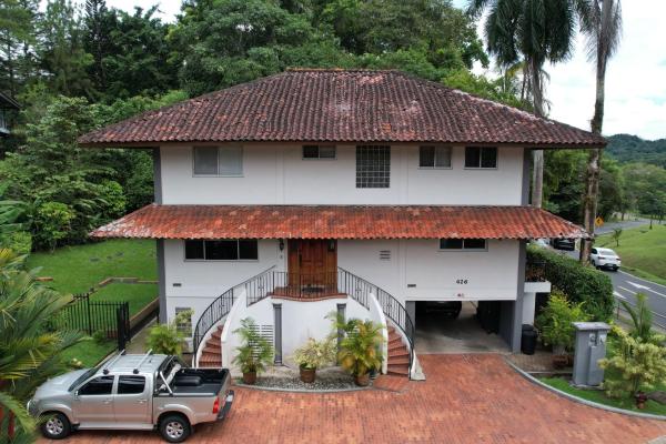 Se vende casa unifamiliar en clayton, ancón
