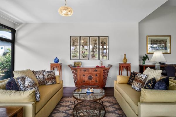 Country estate with multiple buildings in palmira
