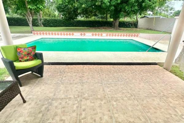 Se vende casa con amplio terreno en coronado, club del golf