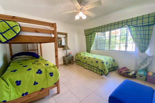 Venta de casa con vista a cancha de golf en coronado
