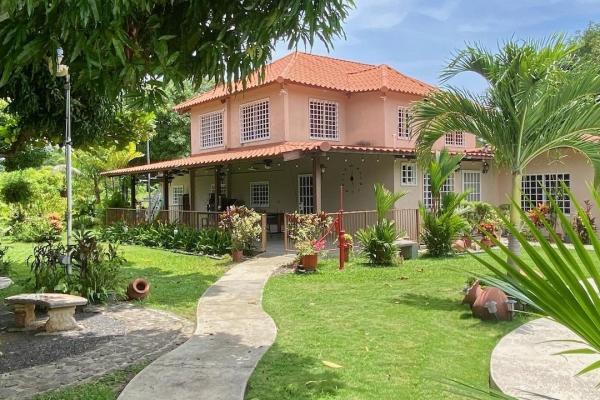Familial country house with pool