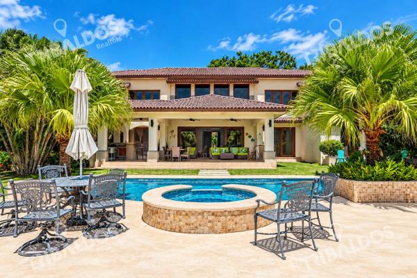 Venta de casa en buenaventura con 8 recámaras, piscina y jacuzzi