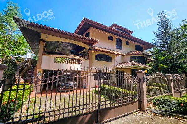 Venta de amplia casa en albrook