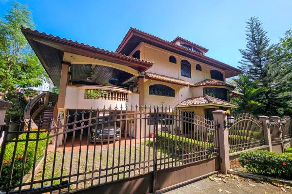 Venta de amplia casa en albrook