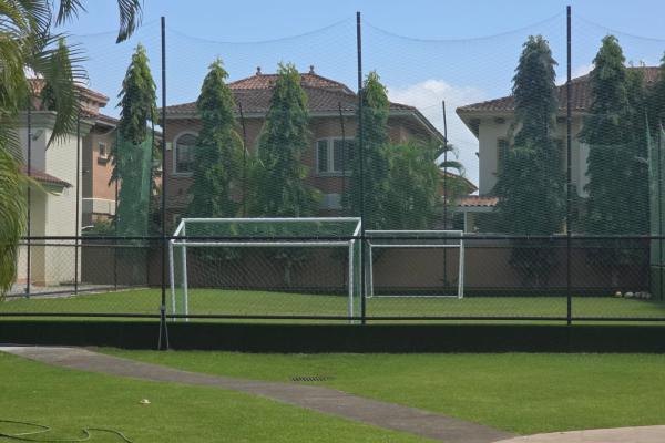 Vendo casa en exclusivo complejo el doral, costa sur