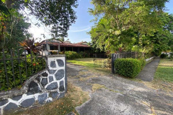 Venta de terreno en altos del golf