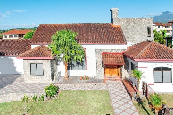 Distinctive home in los molinos | boquete, panama