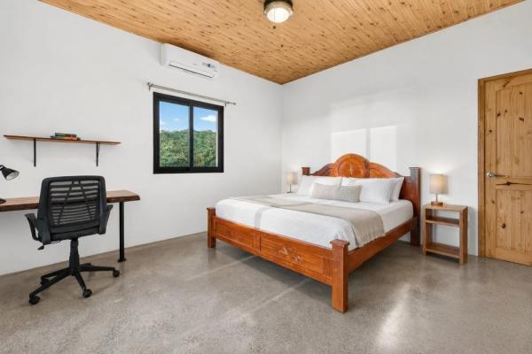 Turnkey ocean-view luxury villa in sea view hills