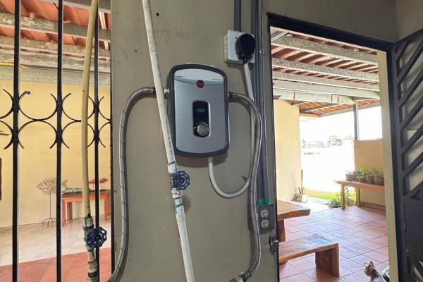 Casa con piscina en lote de 2.239 m²