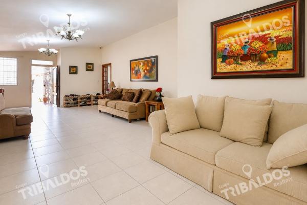 House for sale in brisas del golf