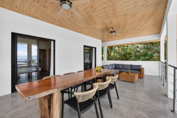 Turnkey ocean-view luxury villa in sea view hills