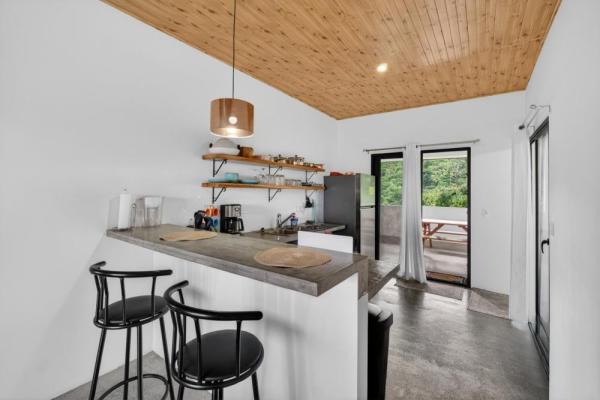 Turnkey ocean-view luxury villa in sea view hills