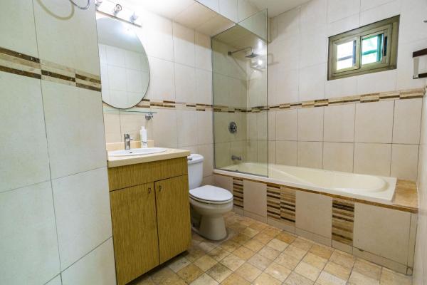 Residence for rent in altos del golf
