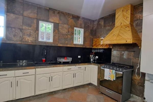 4 bedroom house with private pool and jacuzzi