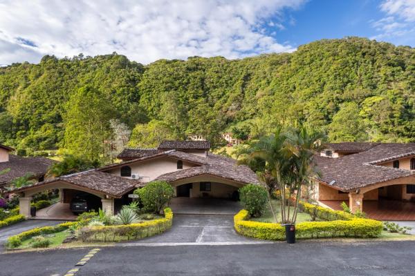 Furnished 3br golf villa-valle escondido boquete