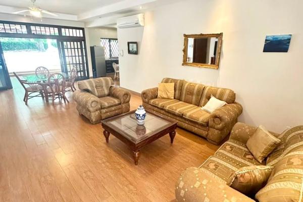 Se vende casa con amplio terreno en coronado, club del golf