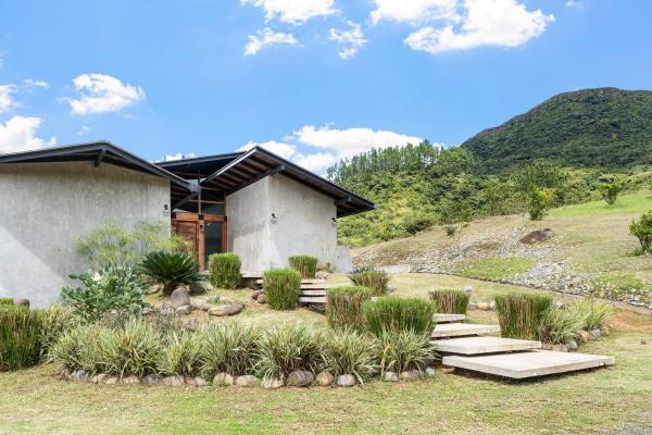 Santa fe high-quality mountain house with pool