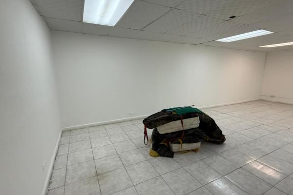 Office for rent in plaza inca