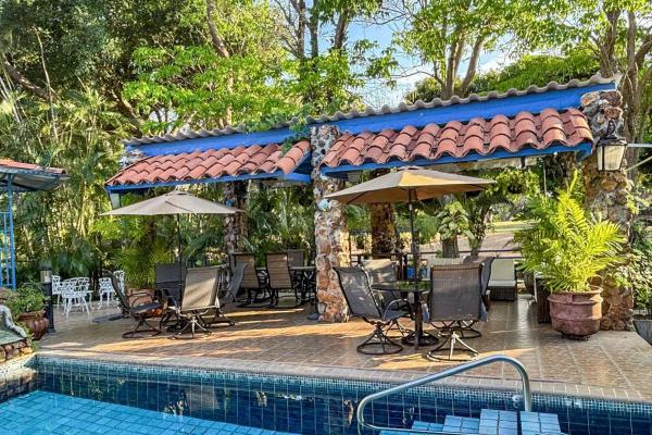 Coronado golf club home with pool