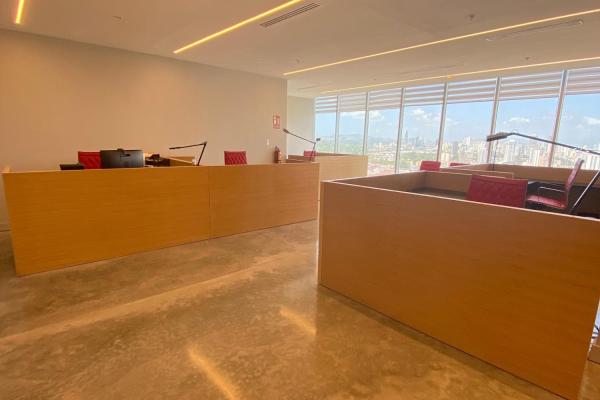 Se vende oficina remodelada en balboa office center