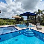 Casa con piscina, jacuzzi y espectaculares vistas a la montaña en el higo