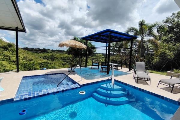 Casa con piscina, jacuzzi y espectaculares vistas a la montaña en el higo