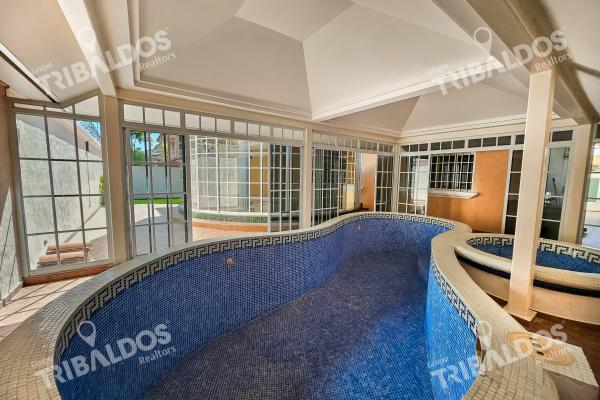 Venta de amplia casa en altos de panama con piscina propia por debajo de avaluo