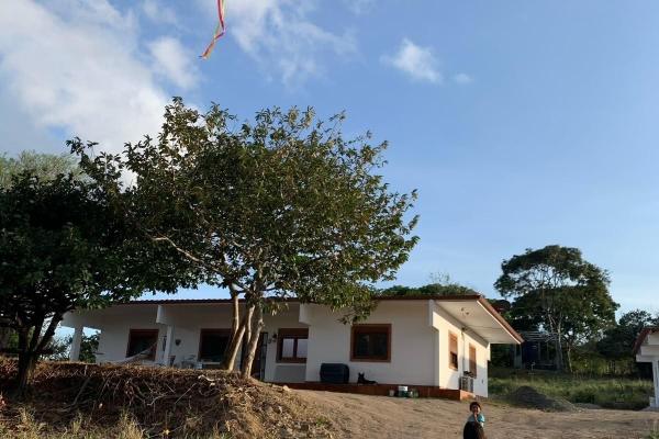 Granja de 13.6 ha con casa, galeras y río en natá, coclé