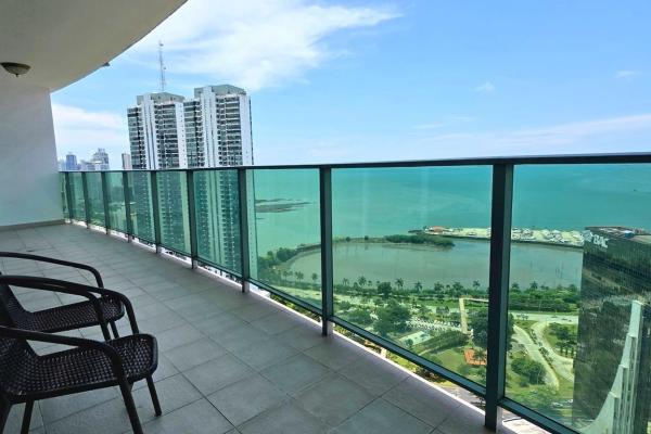 Apartment with sea views in ph allure