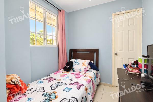Venta de casa adosada en villa de las azores en villa lucre