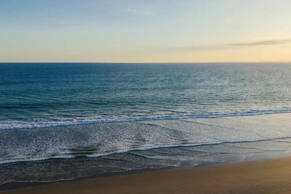 Beachfront mansion with pool in la barqueta