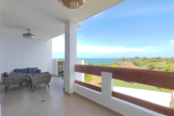 Apartamento amoblado con vista al mar y club de playa en san carlos