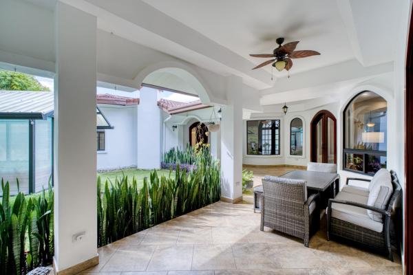 Casa de lujo con jardines en valle escondido boquete