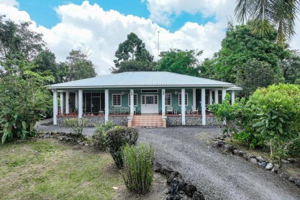Casa con más de 1 hectárea y dos residencias