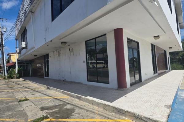 Sale of building on the inter-american highway in penonomé