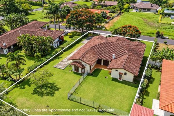 Spacious 3-bedroom home for sale in boquete