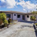 Stunning house with 2 patios on a quiet street