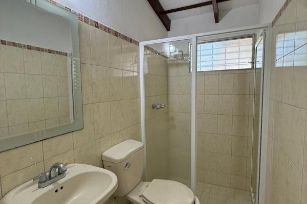 Casa para venta en el corazón de coronado!