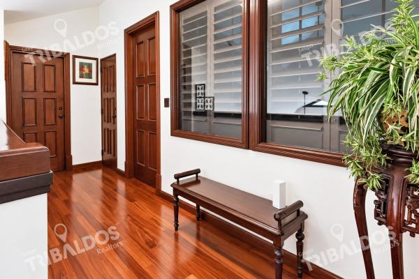 Venta de casa de 2 niveles en altos del golf