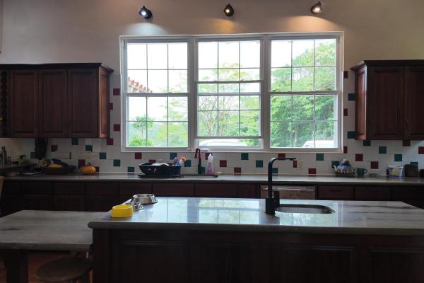 Spacious home for sale in altos del maria with pan