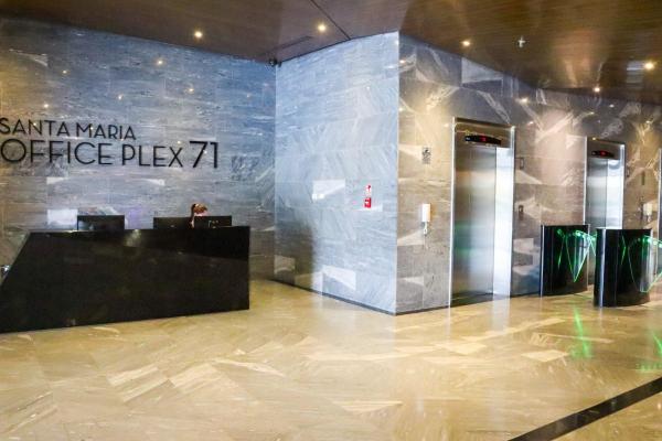 Venta de oficina en office plex santa maria