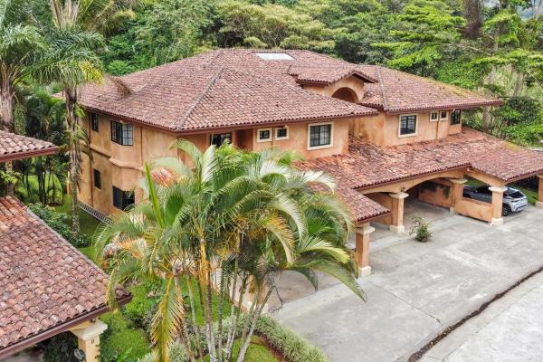 Rare 3-bedroom corner condo in valle escondido