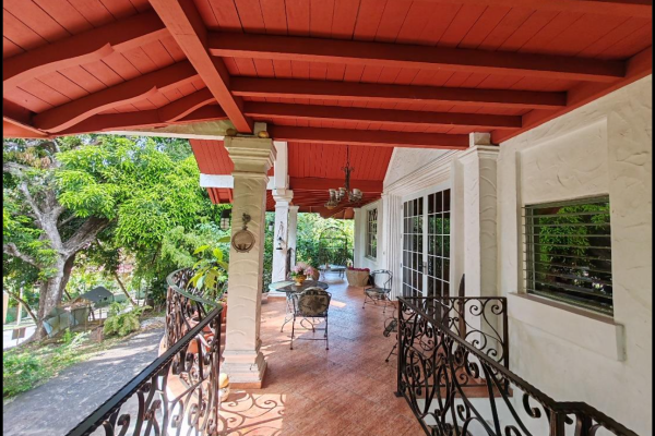 Sale of house in albrook
