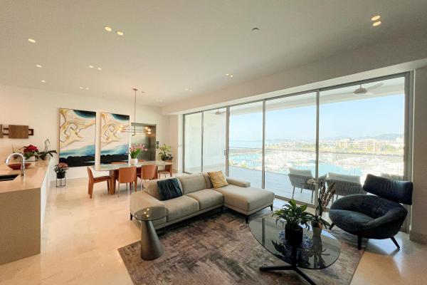 Apartamento con luz natural y vistas a la marina en bcr