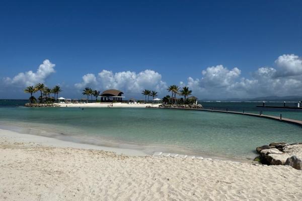 Apartamento en planta baja en playa escondida, colón