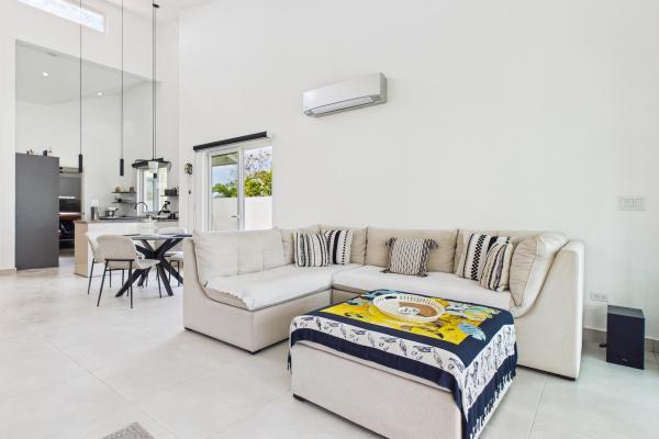 Beautiful modern 2 bdrm home with pool