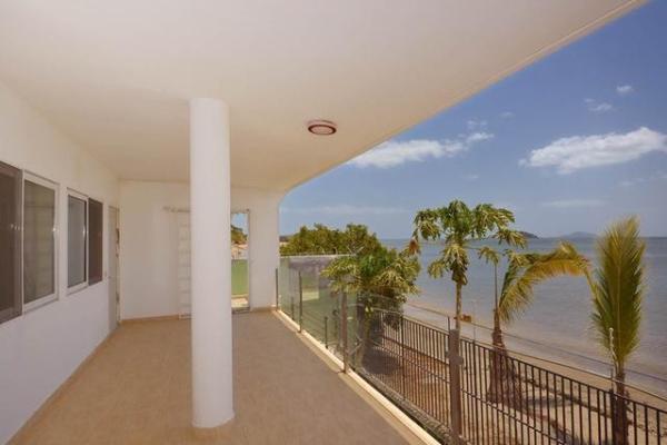 Id 10037 oceanfront italian villa 20 minutes away