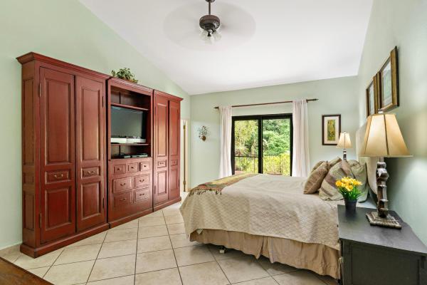 Rare 3-bedroom corner condo in valle escondido