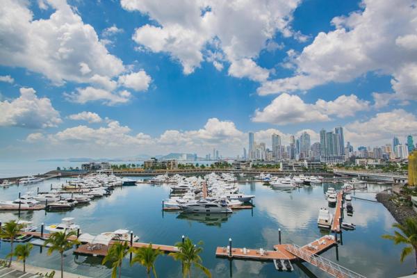 Beach club residences, ocean reef island