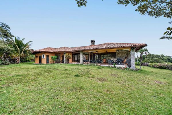 Casa los molinos boquete con amplia terraza